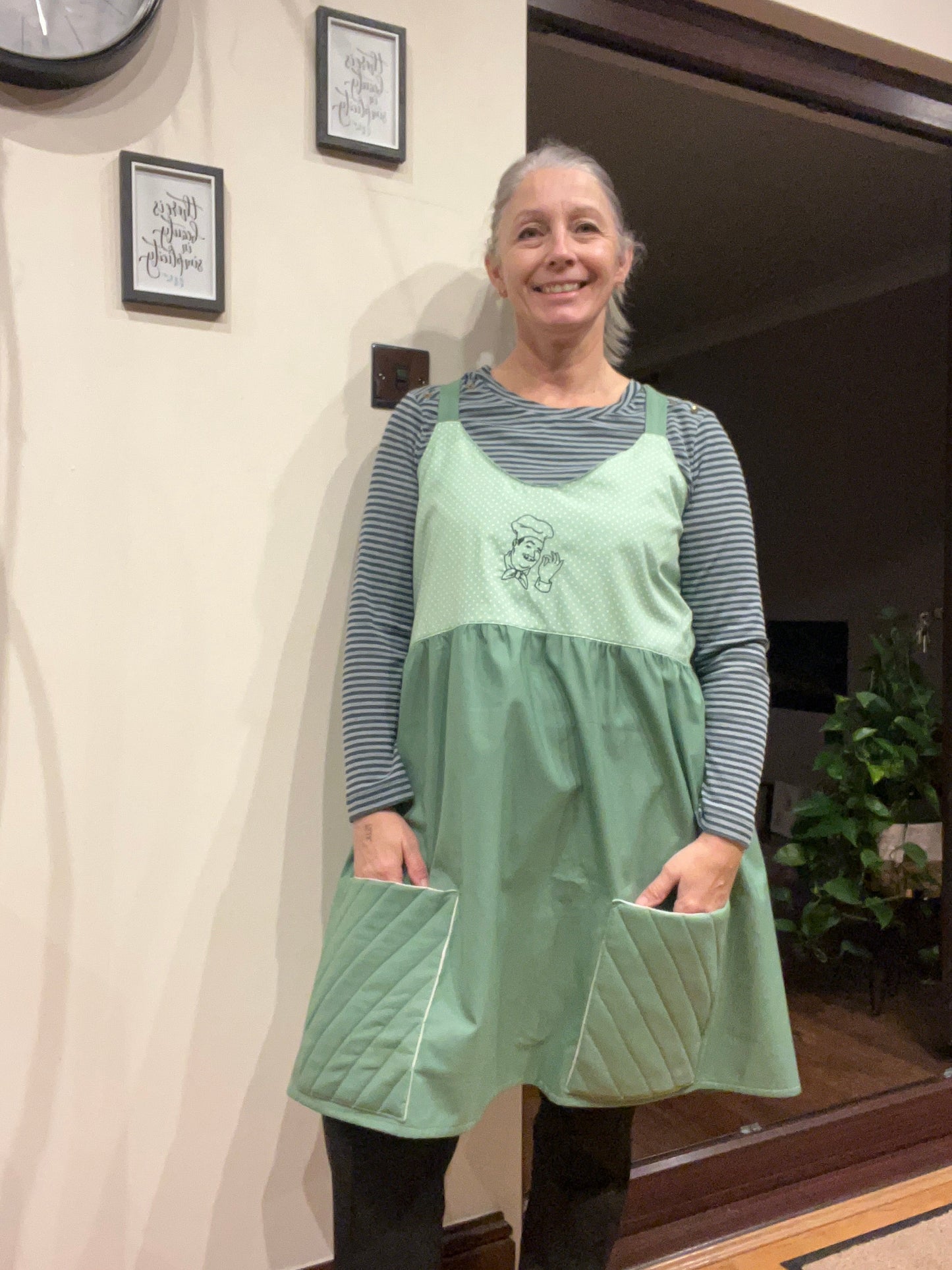 Brianna Built-in Oven Mitt Apron Pattern